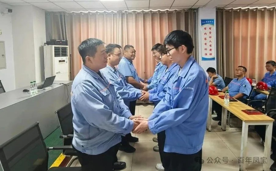 师徒结对 淬火成钢——2UP.IO(中国)管业举行第三届“薪火相传、携手共进”拜师仪式